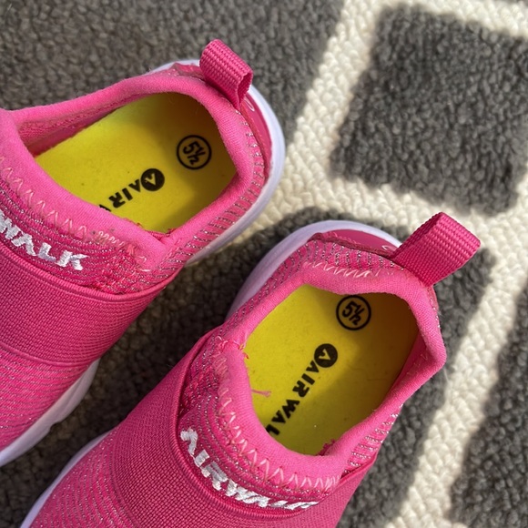 NWOT Toddler sneakers, size 5.5. AIRWALK - Picture 2 of 4